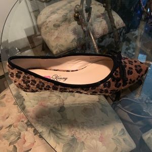Women pointed toe leopard flats